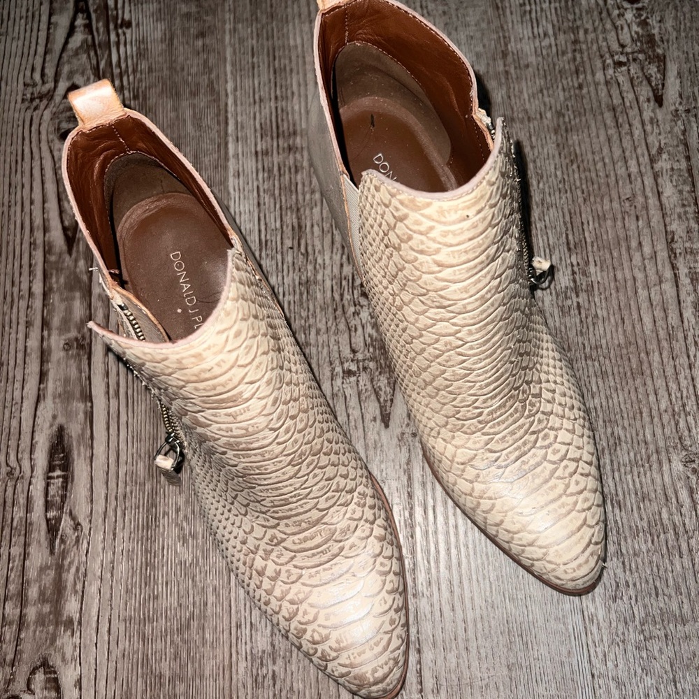 Donald Pliner ankle boots